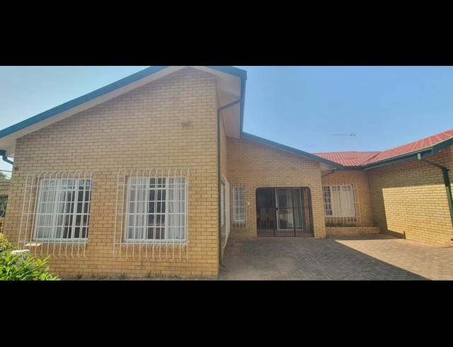 3 BEDROOM HOUSE FOR SALE IN LENNOXTON
